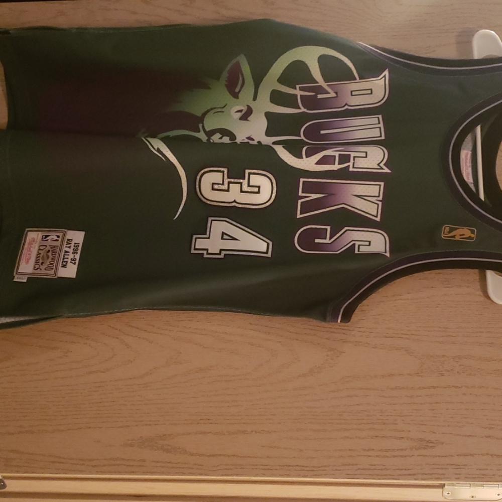 Mitchell & Ness Bucks Authentic